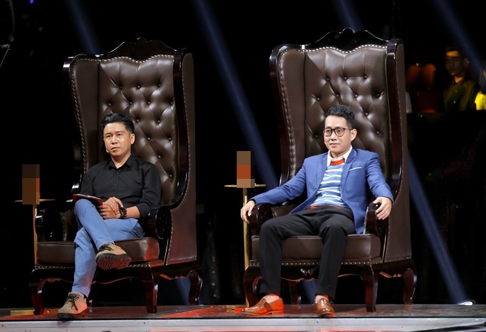 Thi sinh Pham Minh Man ao den va Nguyen Quoc Viet 