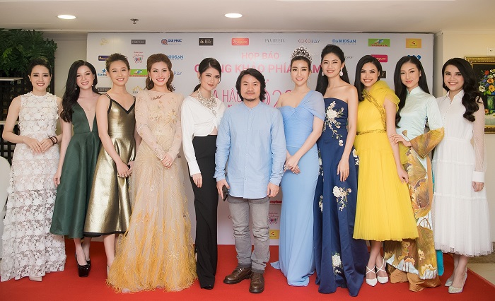 Tổng đạo diễn Ho&agrave;ng Nhật Nam v&agrave; d&agrave;n người đẹp