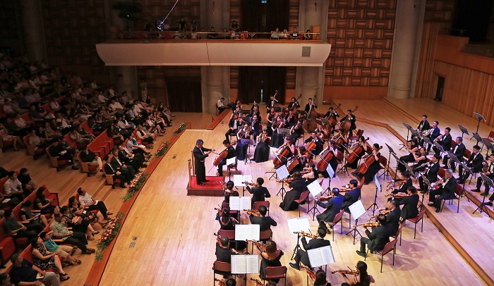 Đ&ecirc;m nhạc đ&oacute;n nhận sự quan t&acirc;m của nhiều kh&aacute;n th&iacute;nh