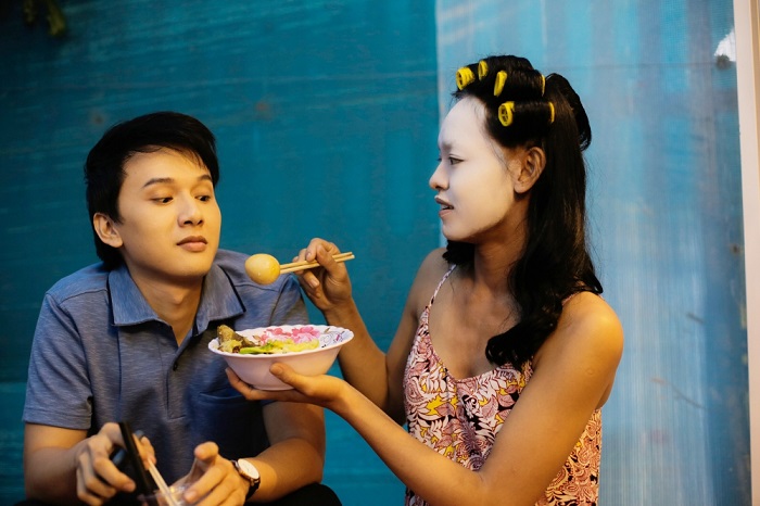 Mai Ngo tu nhien voi khuon mat khong thay chan may