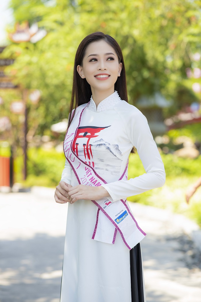 &Aacute; HẬU PHƯƠNG NGA (1)