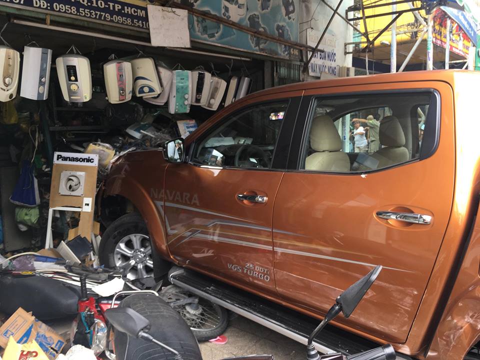 xe-dien-ban-tai-gay-tngt-lien-hoang