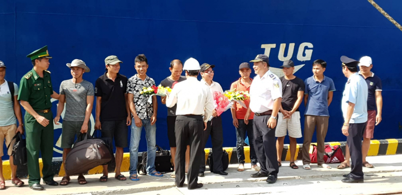 tau-truong-sa-cuu-ngu-dan2