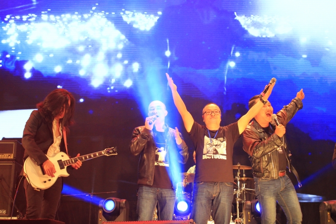 Đ&ecirc;m nhạc tưởng nhớ Trần Lập đầy ấm &aacute;p v&agrave; t&igrave;nh thươ