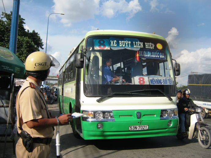 xử nghi&ecirc;m xe bu&yacute;t trợ gi&aacute;