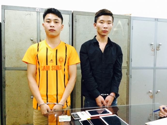 Hai đối tượng cướp giật tr&ecirc;n phố tại cơ quan c&ocirc;ng 