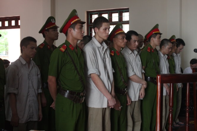 quan t&agrave;i diễu phố