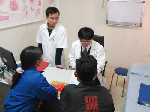 Nhiều gia đ&igrave;nh trẻ đang phải đối mặt với v&ocirc; sinh t