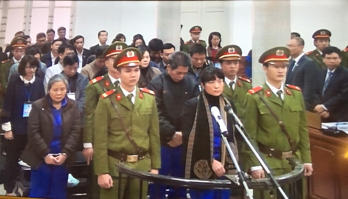 Bị c&aacute;o Phạm B&iacute;ch Lương v&agrave; đồng phạm tại phi&ecirc;n t&ograve;a 