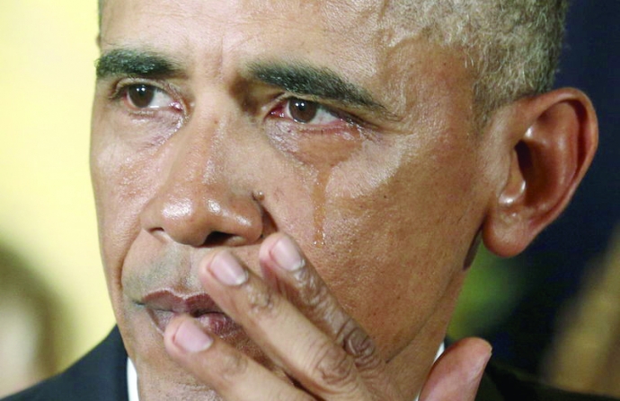 Tổng thống Mỹ Barack Obama đ&atilde; kh&ocirc;ng cầm được nước 