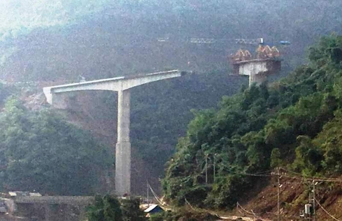 sập gi&agrave;n gi&aacute;o l&agrave;m bốn người chết