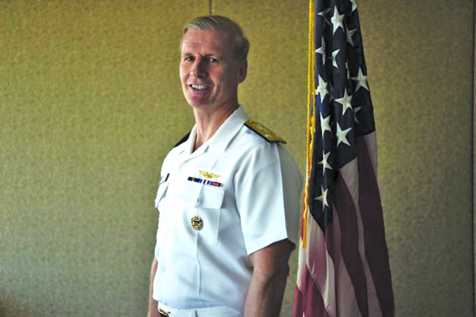 Ph&oacute; Đ&ocirc; đốc Joseph Aucoin  - Tư lệnh Hạm đội 7 Hải 