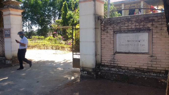 &eacute;m tiền tỷ gi&aacute;o vi&ecirc;n ngh&egrave;o