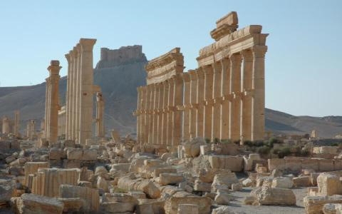 cột-đá-La-Mã