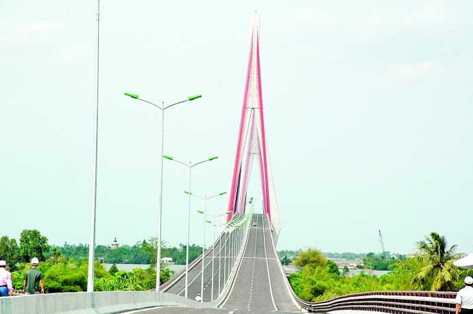 Cầu Cần Thơ đ&atilde; nối th&ocirc;ng đ&ocirc;i bờ s&ocirc;ng Hậu