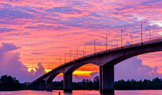 Cầu H&agrave;m Lu&ocirc;ng.Ảnh Huỳnh Ch&iacute; Th&agrave;nh