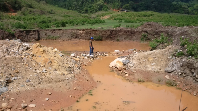 n&uacute;p b&oacute;ng thủy điện khai th&aacute;c v&agrave;ng