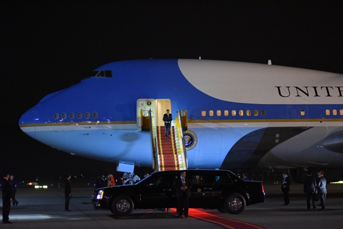 Chuy&ecirc;n cơ của Tổng thống Mỹ Obama c&aacute;nh xuống s&acirc;n b