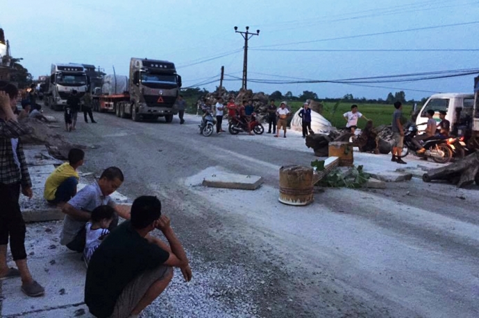 d&acirc;n chặn QL38