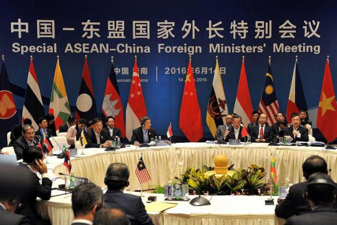Ngoại trưởng c&aacute;c nước ASEAN v&agrave; Ngoại trưởng Trung 