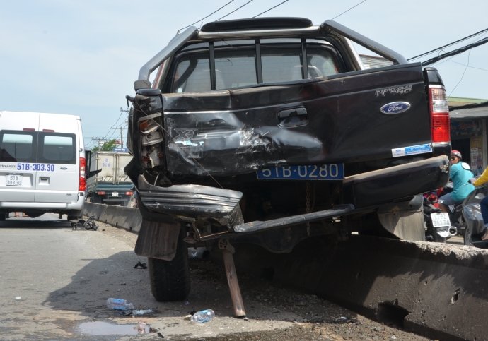 xe TTGT bị húc văng