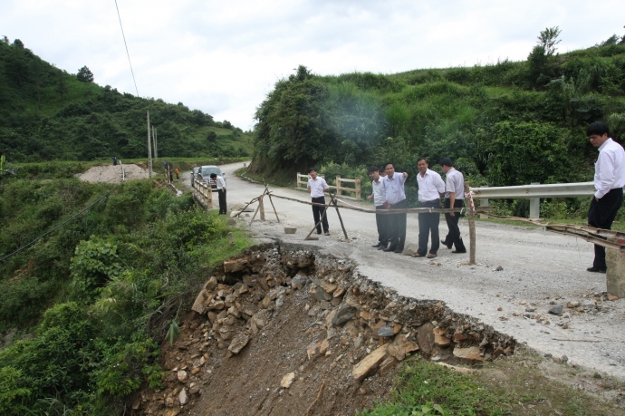 B&atilde;o lũ khiến giao th&ocirc;ng chịu nhiều tổn thất