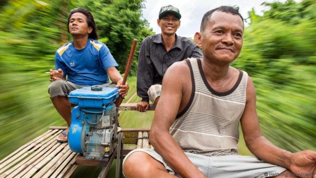 Tàu hỏa tre mang lại nhiều cảm xúc lẫn lo