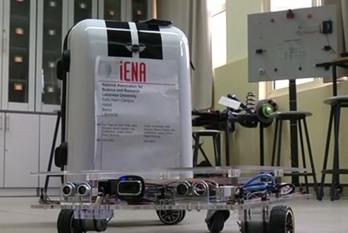 Chiếc vali độc đ&aacute;o của nh&oacute;m thanh ni&ecirc;n Lebanon