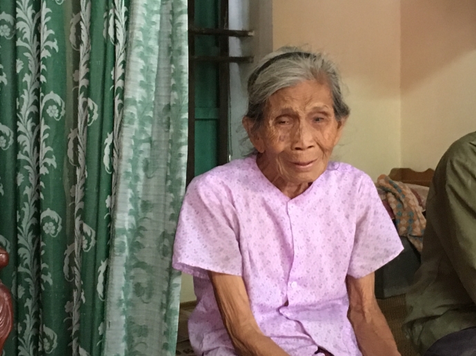 Cụ Trần Thị Vấn đ&atilde; gần 90 tuổi, cứ hễ ai nhắc đến 