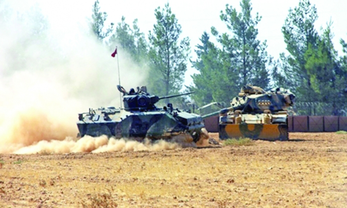 Xe tăng Thổ Nhĩ Kỳ ở khu vực biên giới Syria