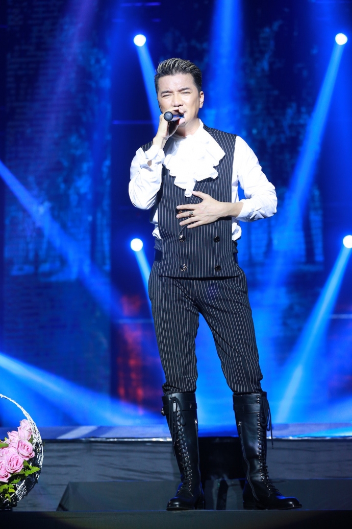Đ&agrave;m Vĩnh Hưng l&agrave; ca sĩ rất 