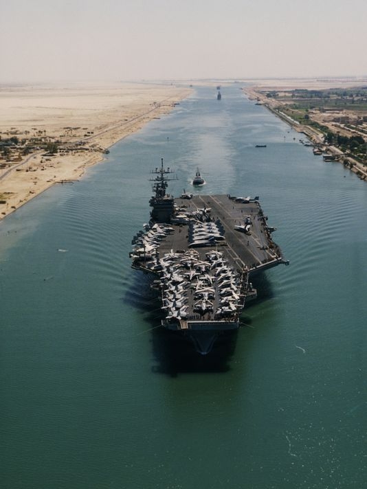 T&agrave;u s&acirc;n bay USS Dwight D.Eisenhower của Hải qu&acirc;n M