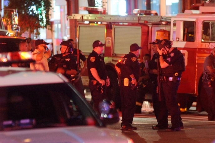 Cảnh s&aacute;t phong tỏa hiện trường vụ nổ ở New York