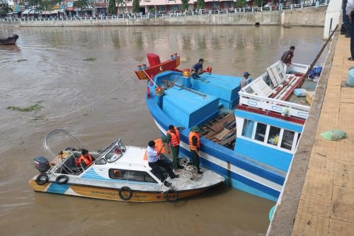 112255_binh-thuan-khan-truong-cuu-ho-tau-ca-mac-ke