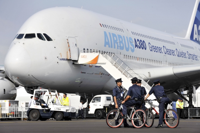 Airbus A380 l&agrave; m&aacute;y bay chở kh&aacute;ch lớn nhất thế giới
