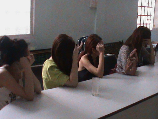 th&iacute; sinh hoa hậu b&aacute;n d&acirc;m