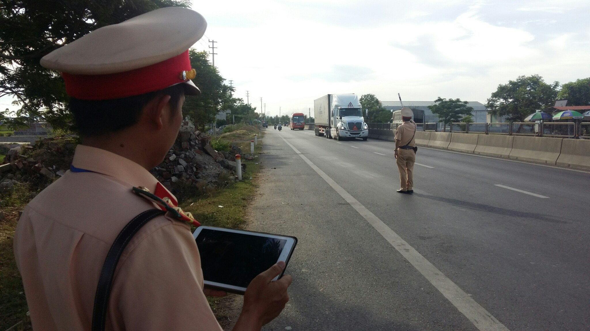 Lực lượng CSGT Quảng B&igrave;nh sử dụng dữ liệu từ hệ th