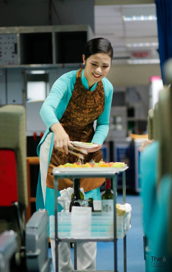 Hoa hậu được học về cách cúi chào, nghi