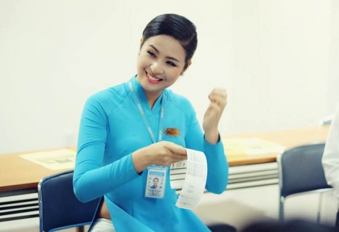 Ngọc Hân rạng rỡ trong hình ảnh nữ tiếp