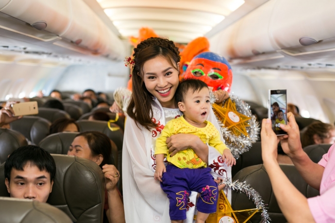 DV Ninh Duong Lan Ngoc trong vai chi Hang tren chu