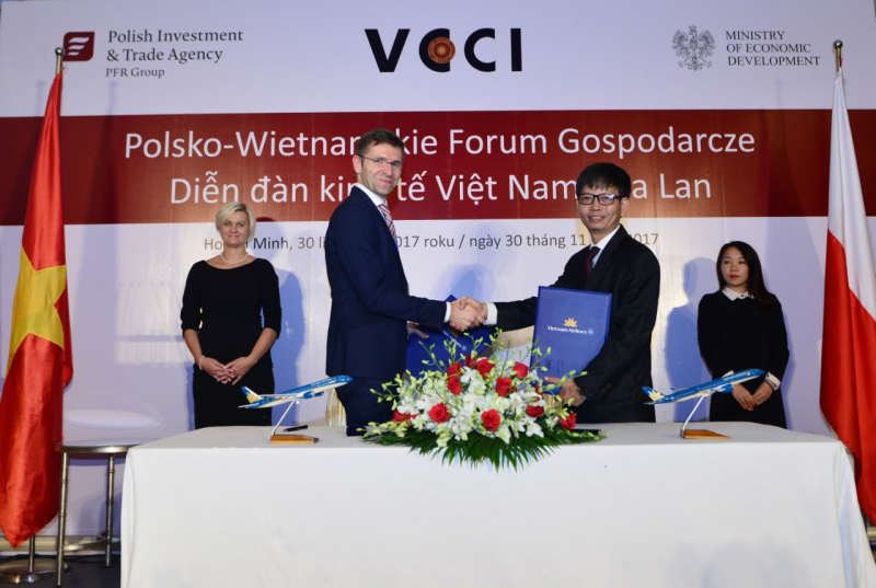 Vietnam Airlines và LOT Polish Airlines ký kết