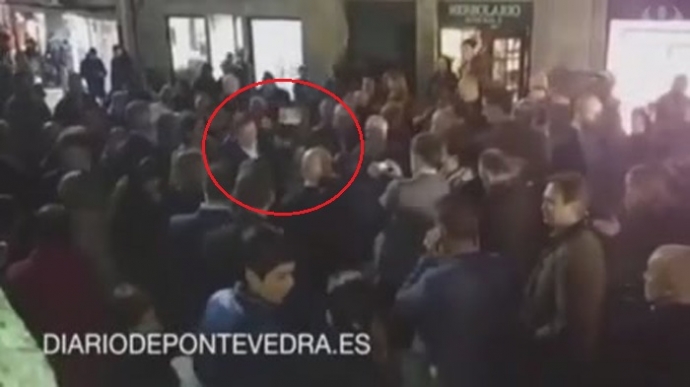 Thanh nien 17 tuổi đấm thẳng mặt Thủ tướng T&acirc;y Ba 