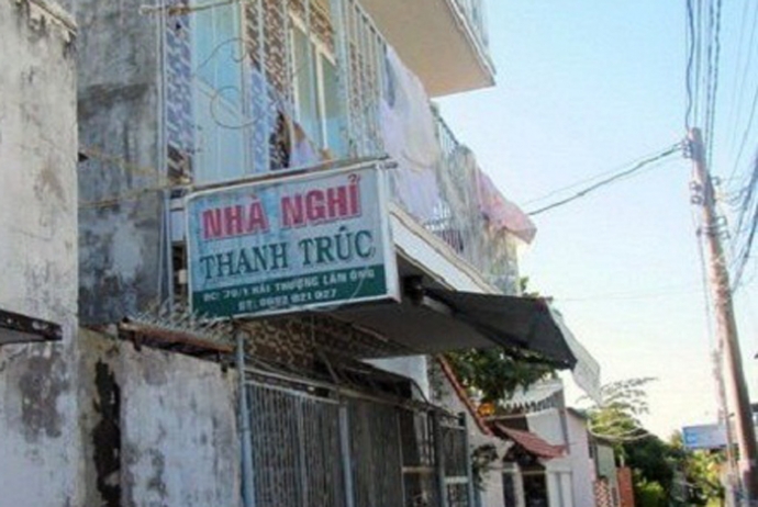 cat-co-2-me-con-chu-nha-nghi