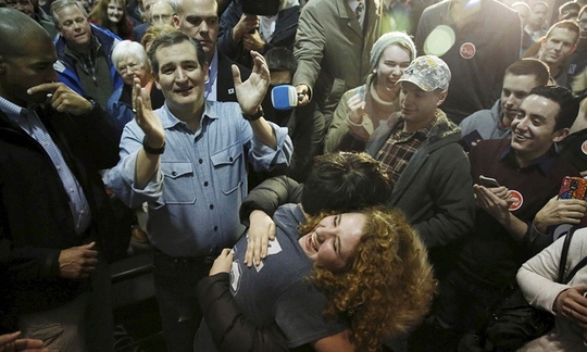 bau-cu-iowa-ong-ted-cruz-bat-ngo-de-bep-ti-phu-tru