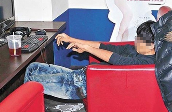 nam-sinh--tu-vong-nghien=game