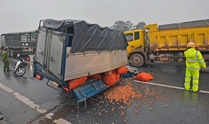 xe-tai-dam-container-vanh-dai-3