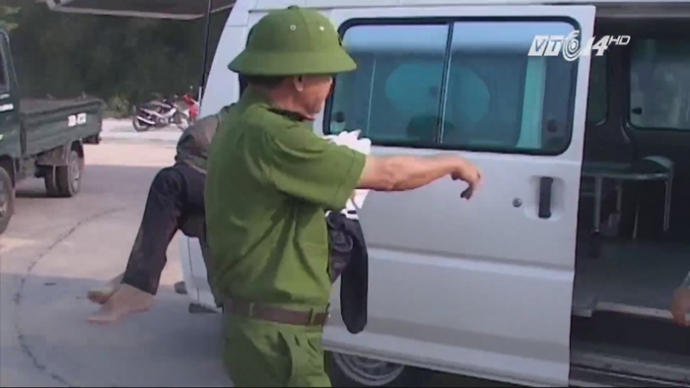 9 học sinh chết đuối ở Quảng Ng&atilde;i[14-35-09]