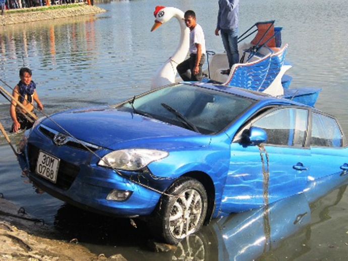 o-to-lao-xuong-ho-phu-ly