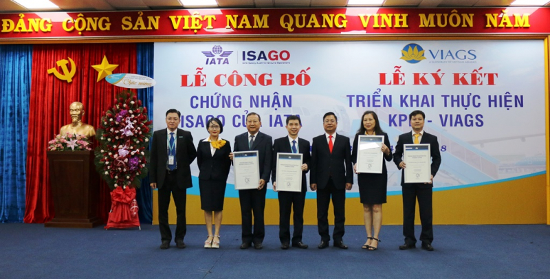 Anh 1_VIAGS nhan chung chi ISAGO va ky ket thuc hi