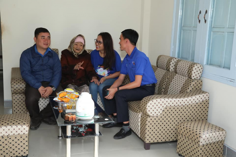 Đại diện SASCO v&agrave; Cảng H&agrave;ng kh&ocirc;ng Li&ecirc;n Khương đến 